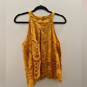 FINAL PRICE - Size large mustard lace top🌺